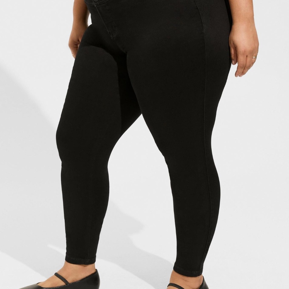 Torrid - Luxe Skinny Jean - Sateen Stretch Black - NWT - Sz 14